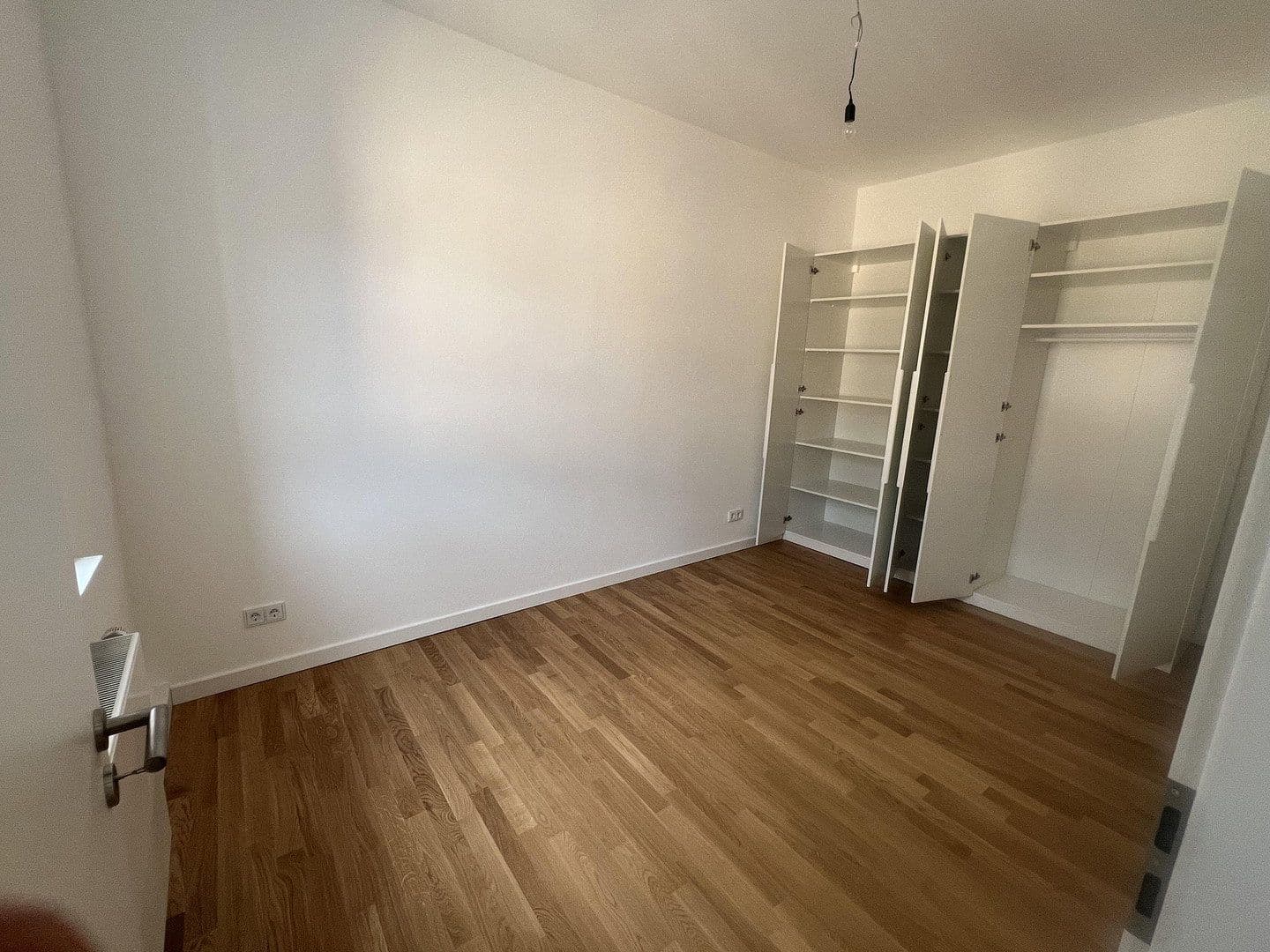 Pronájem bytu 3+1 80 m², Düsseldorf, Severní Porýní-Vestfálsko Pronájem bytu 3+1 80 m², Düsseldorf, Severní Porýní-Vestfálsko