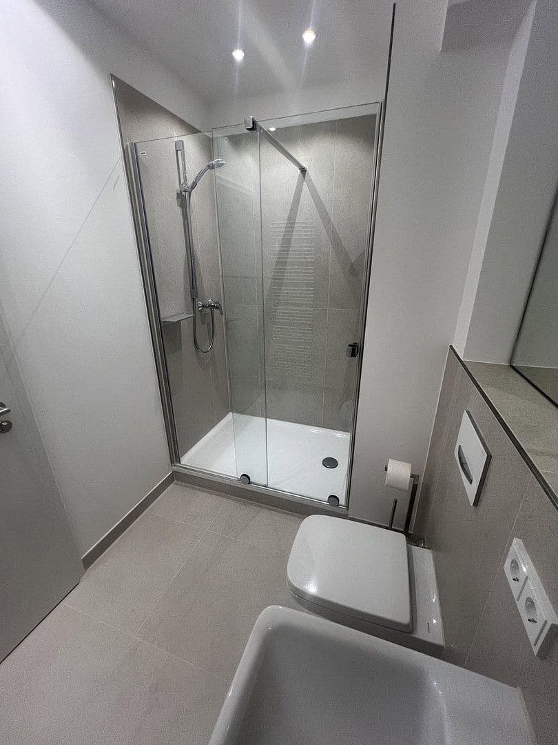 Pronájem bytu 3+1 80 m², Düsseldorf, Severní Porýní-Vestfálsko Pronájem bytu 3+1 80 m², Düsseldorf, Severní Porýní-Vestfálsko