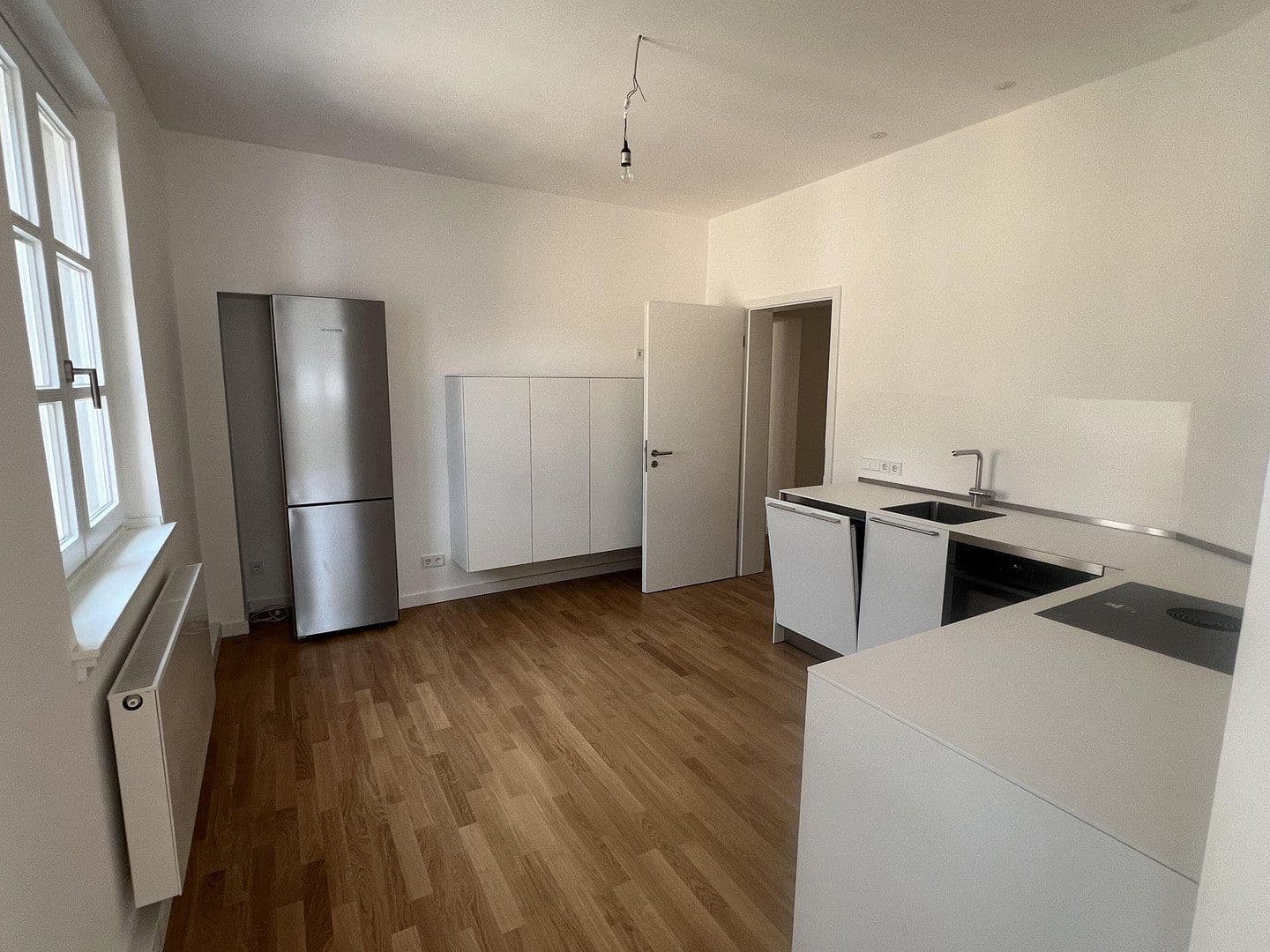 Pronájem bytu 3+1 80 m², Düsseldorf, Severní Porýní-Vestfálsko Pronájem bytu 3+1 80 m², Düsseldorf, Severní Porýní-Vestfálsko