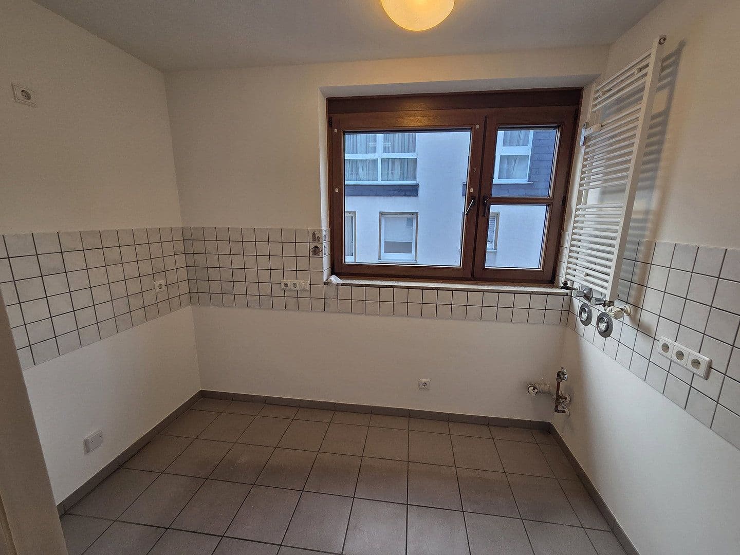 Pronájem bytu 2+1 61 m², Vennstraße 66, Düsseldorf, Severní Porýní-Vestfálsko Pronájem bytu 2+1 61 m², Vennstraße 66, Düsseldorf, Severní Porýní-Vestfálsko