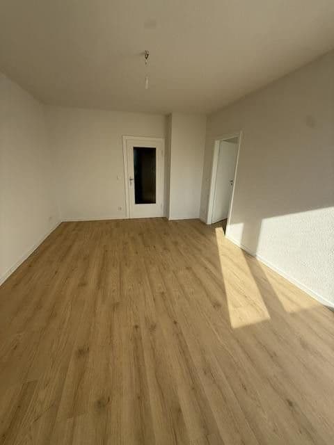 Pronájem bytu 2+1 46 m², Fürstenwall 142, Düsseldorf, Severní Porýní-Vestfálsko Pronájem bytu 2+1 46 m², Fürstenwall 142, Düsseldorf, Severní Porýní-Vestfálsko