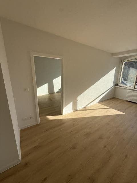 Pronájem bytu 2+1 46 m², Fürstenwall 142, Düsseldorf, Severní Porýní-Vestfálsko Pronájem bytu 2+1 46 m², Fürstenwall 142, Düsseldorf, Severní Porýní-Vestfálsko