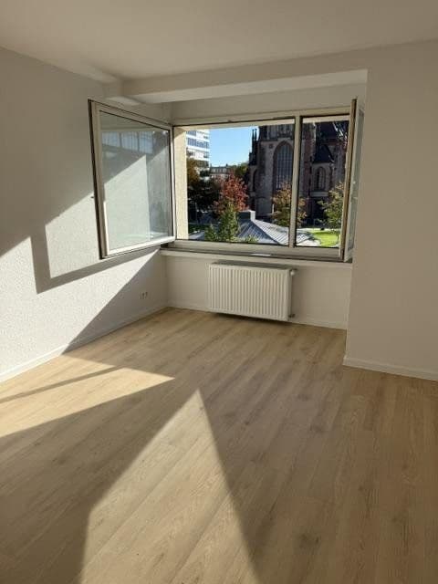 Pronájem bytu 2+1 46 m², Fürstenwall 142, Düsseldorf, Severní Porýní-Vestfálsko Pronájem bytu 2+1 46 m², Fürstenwall 142, Düsseldorf, Severní Porýní-Vestfálsko