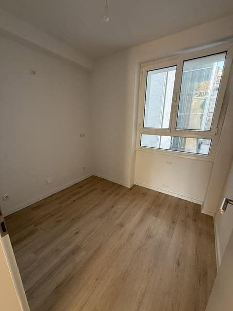 Pronájem bytu 2+1 46 m², Fürstenwall 142, Düsseldorf, Severní Porýní-Vestfálsko Pronájem bytu 2+1 46 m², Fürstenwall 142, Düsseldorf, Severní Porýní-Vestfálsko