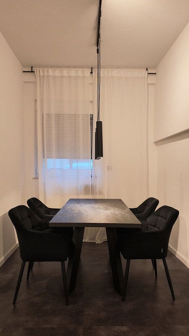 Prodej bytu 3+1 110 m², Wilhelm-Busch Straße 2/1, Leonberg, Bádensko-Württembersko Prodej bytu 3+1 110 m², Wilhelm-Busch Straße 2/1, Leonberg, Bádensko-Württembersko