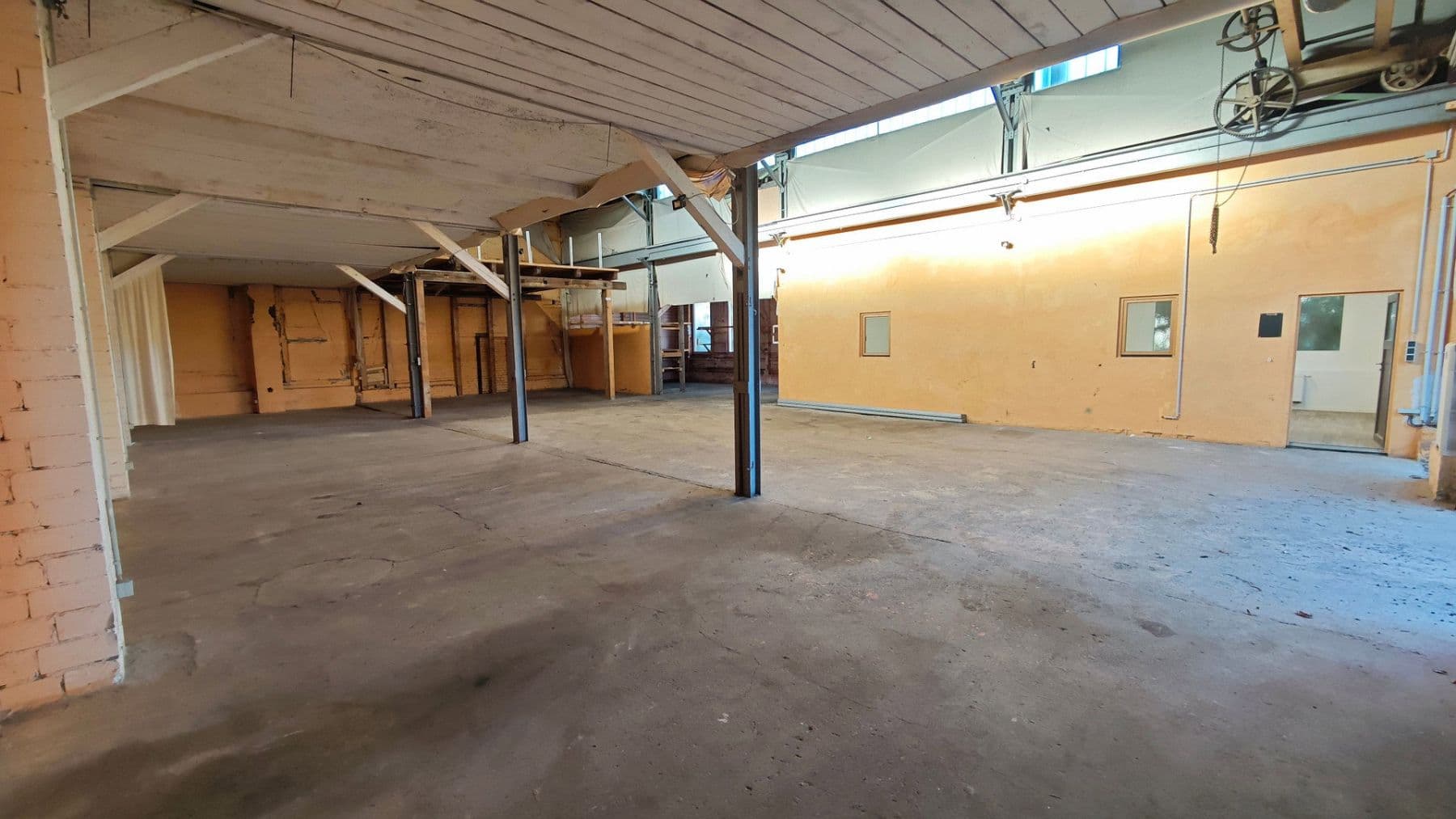 Pronájem nebytového prostoru 420 m², Reinshagener Str., Remscheid, Severní Porýní-Vestfálsko Pronájem nebytového prostoru 420 m², Reinshagener Str., Remscheid, Severní Porýní-Vestfálsko