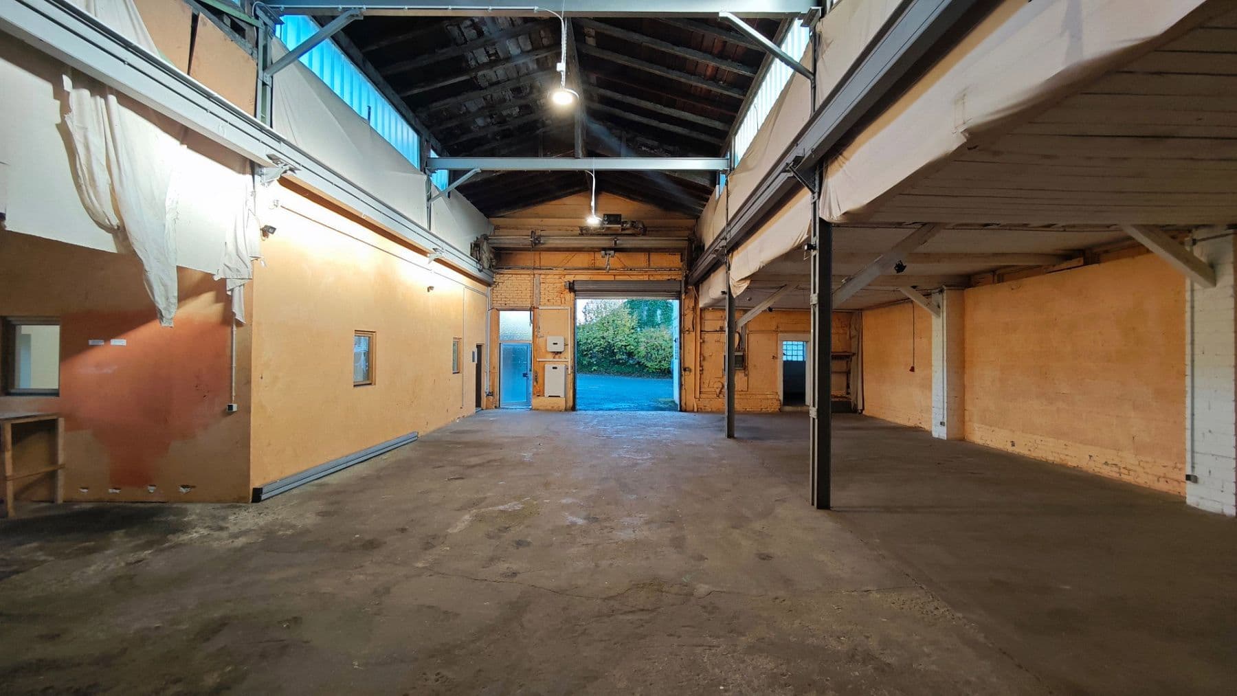 Pronájem nebytového prostoru 420 m², Reinshagener Str., Remscheid, Severní Porýní-Vestfálsko Pronájem nebytového prostoru 420 m², Reinshagener Str., Remscheid, Severní Porýní-Vestfálsko