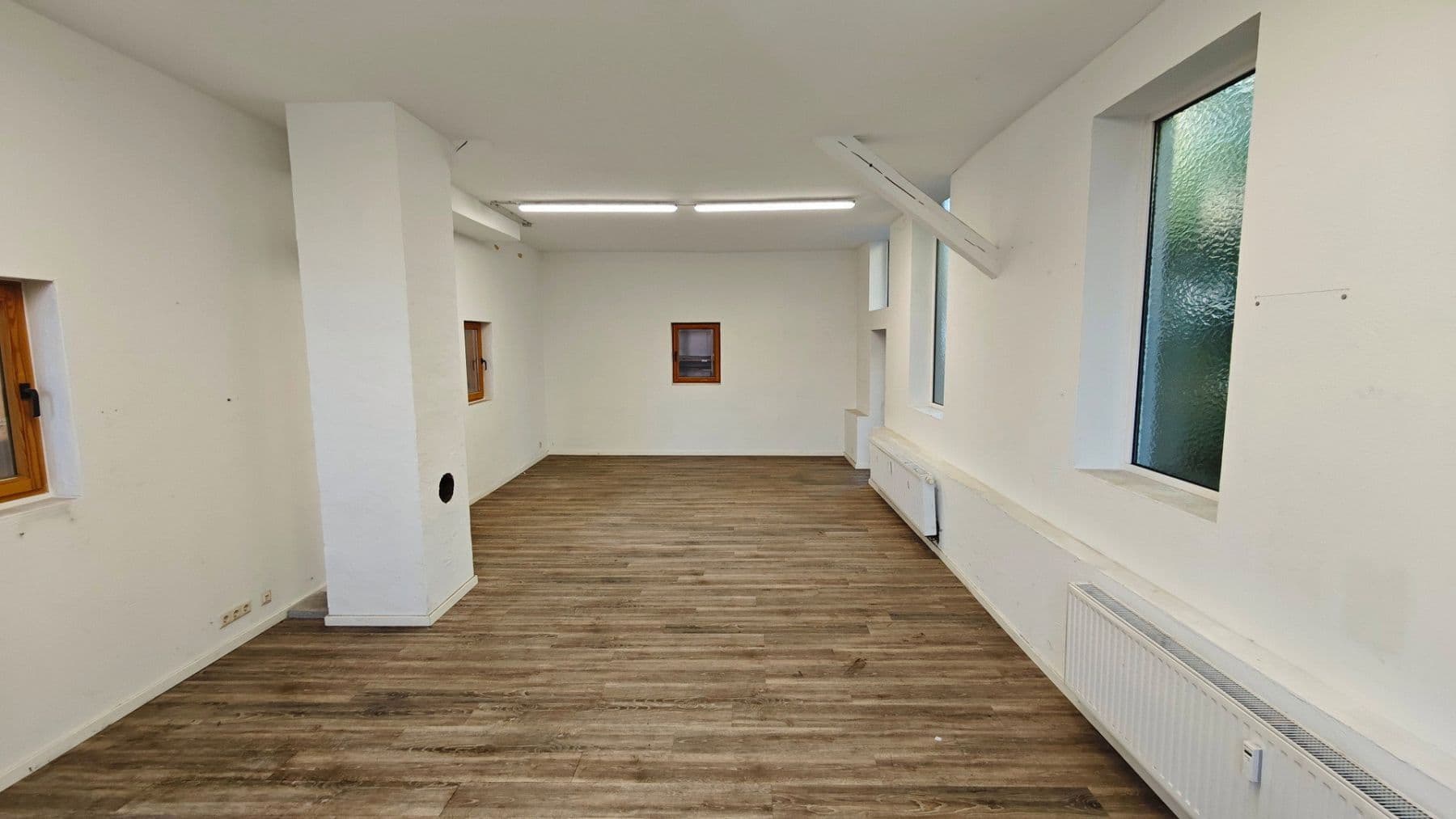 Pronájem nebytového prostoru 420 m², Reinshagener Str., Remscheid, Severní Porýní-Vestfálsko Pronájem nebytového prostoru 420 m², Reinshagener Str., Remscheid, Severní Porýní-Vestfálsko