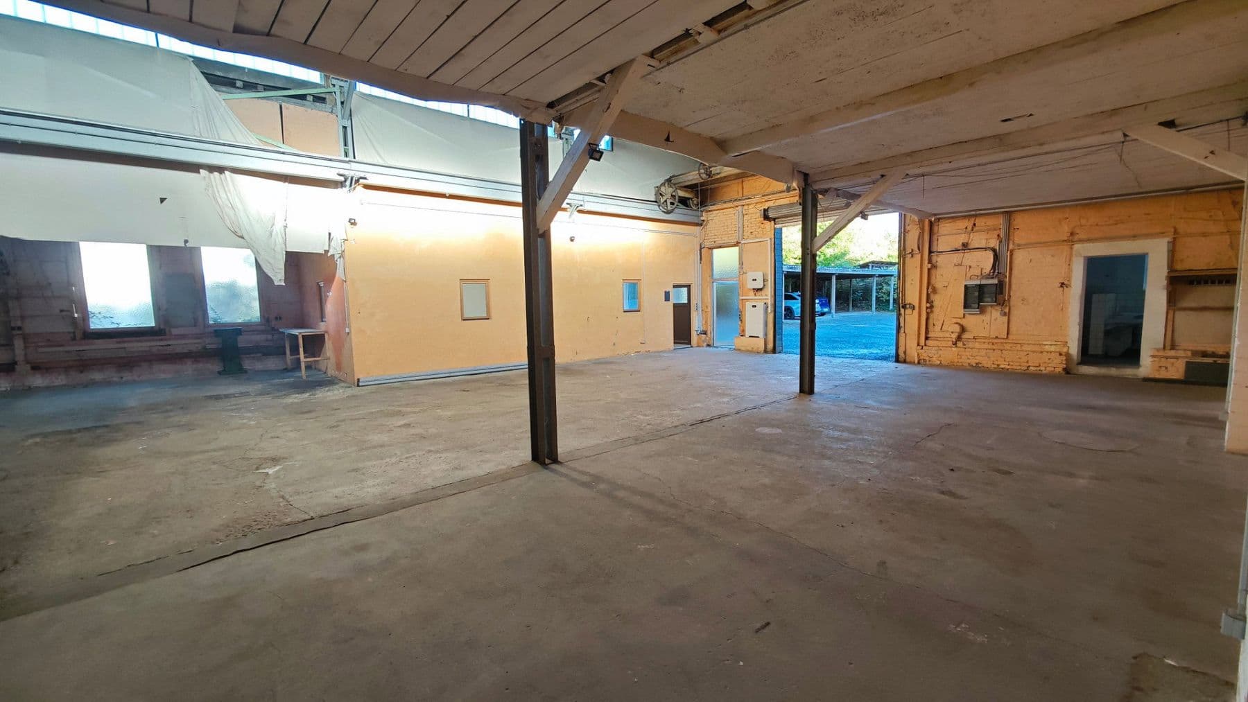 Pronájem nebytového prostoru 420 m², Reinshagener Str., Remscheid, Severní Porýní-Vestfálsko Pronájem nebytového prostoru 420 m², Reinshagener Str., Remscheid, Severní Porýní-Vestfálsko