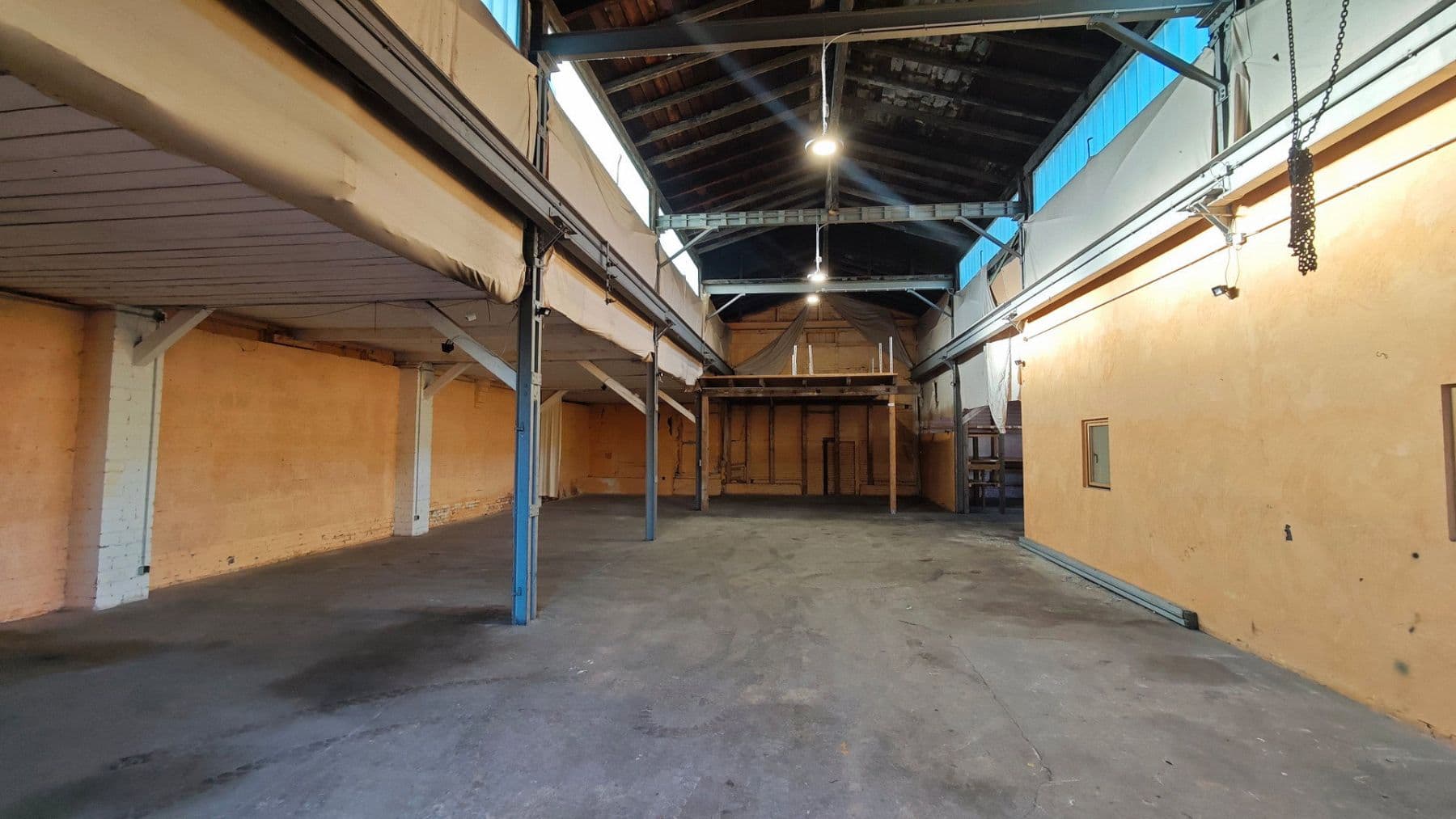 Pronájem nebytového prostoru 420 m², Reinshagener Str., Remscheid, Severní Porýní-Vestfálsko Pronájem nebytového prostoru 420 m², Reinshagener Str., Remscheid, Severní Porýní-Vestfálsko