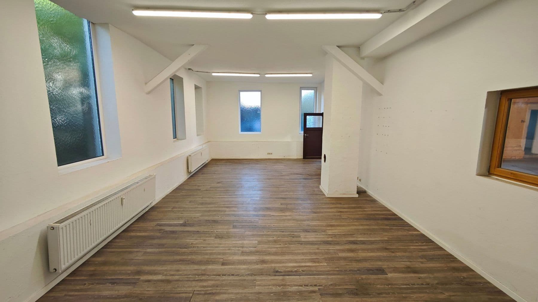 Pronájem nebytového prostoru 420 m², Reinshagener Str., Remscheid, Severní Porýní-Vestfálsko Pronájem nebytového prostoru 420 m², Reinshagener Str., Remscheid, Severní Porýní-Vestfálsko