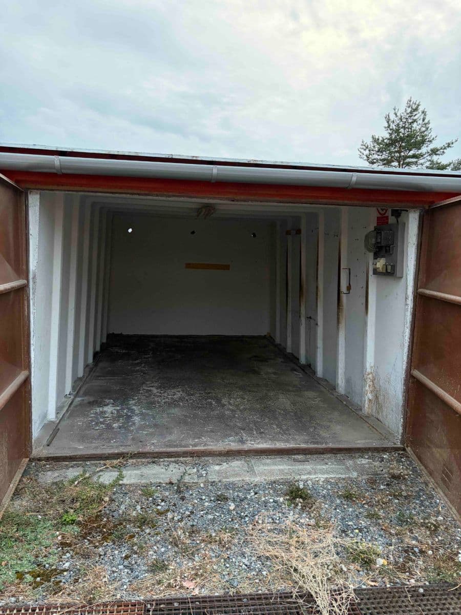 Pronájem garáže 18 m², Jedovnická, Brno, Jihomoravský kraj Pronájem garáže 18 m², Jedovnická, Brno, Jihomoravský kraj