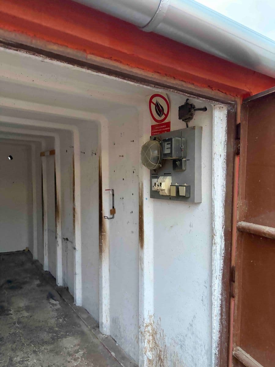 Pronájem garáže 18 m², Jedovnická, Brno, Jihomoravský kraj Pronájem garáže 18 m², Jedovnická, Brno, Jihomoravský kraj