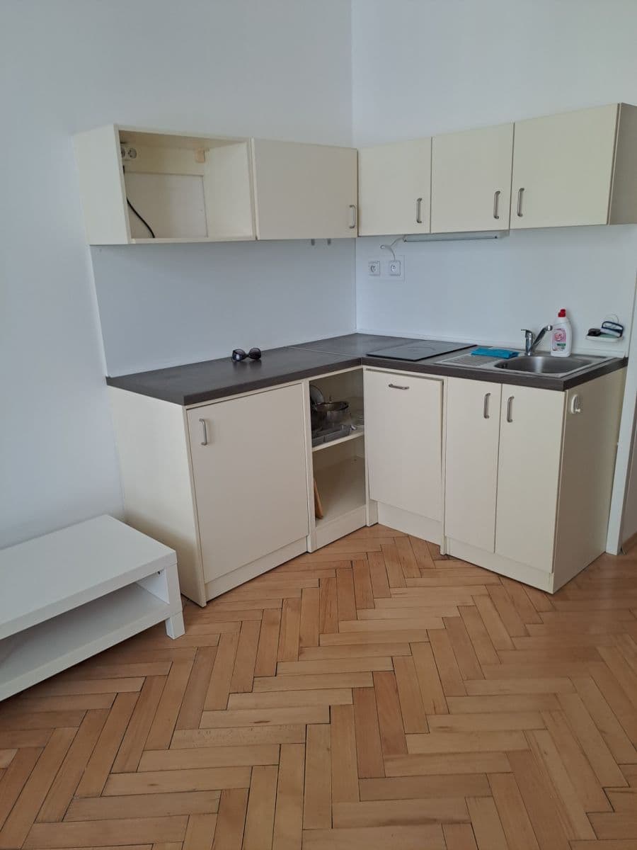 Pronájem bytu 1+kk 30 m², Sochařská, Praha, Praha Pronájem bytu 1+kk 30 m², Sochařská, Praha, Praha