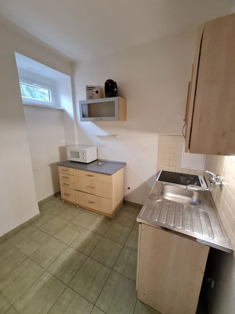 Pronájem bytu 1+1 45 m², Nad Kajetánkou, Praha, Praha Pronájem bytu 1+1 45 m², Nad Kajetánkou, Praha, Praha