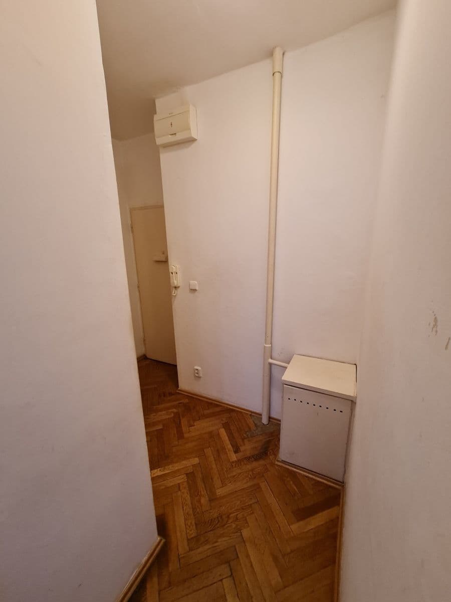 Pronájem bytu 1+1 45 m², Nad Kajetánkou, Praha, Praha Pronájem bytu 1+1 45 m², Nad Kajetánkou, Praha, Praha