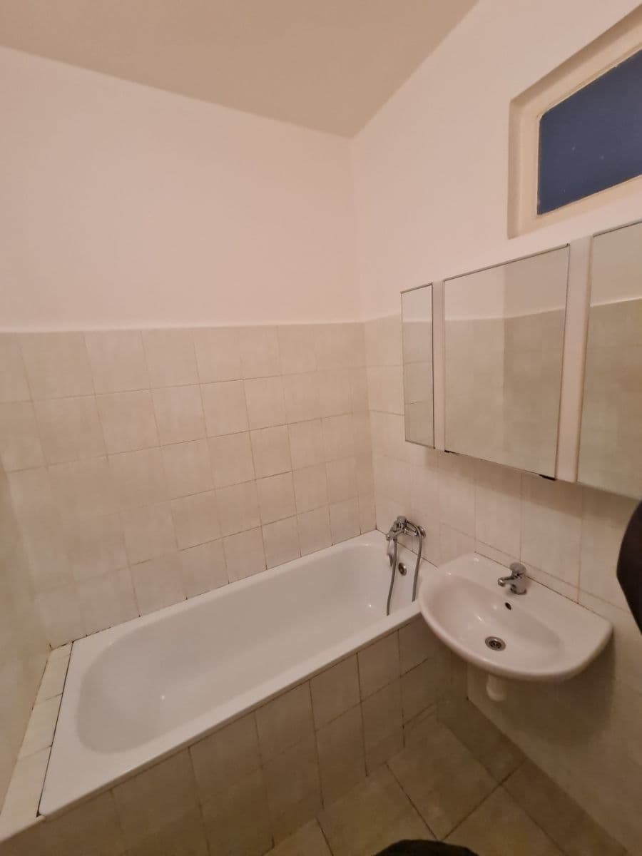Pronájem bytu 1+1 45 m², Nad Kajetánkou, Praha, Praha Pronájem bytu 1+1 45 m², Nad Kajetánkou, Praha, Praha
