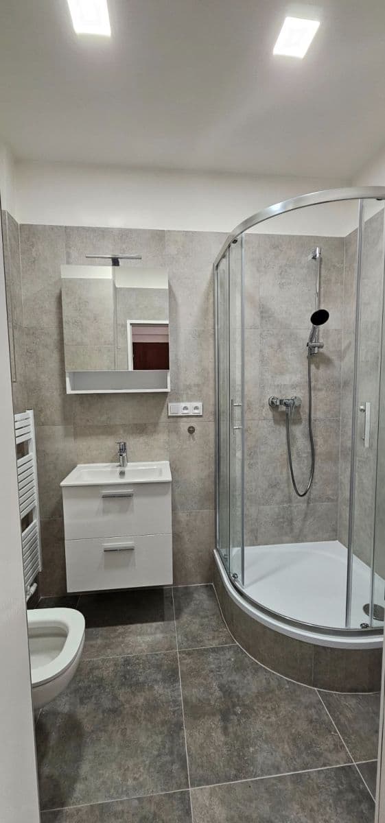 Pronájem bytu 1+kk 45 m², Nad Kajetánkou, Praha, Praha Pronájem bytu 1+kk 45 m², Nad Kajetánkou, Praha, Praha