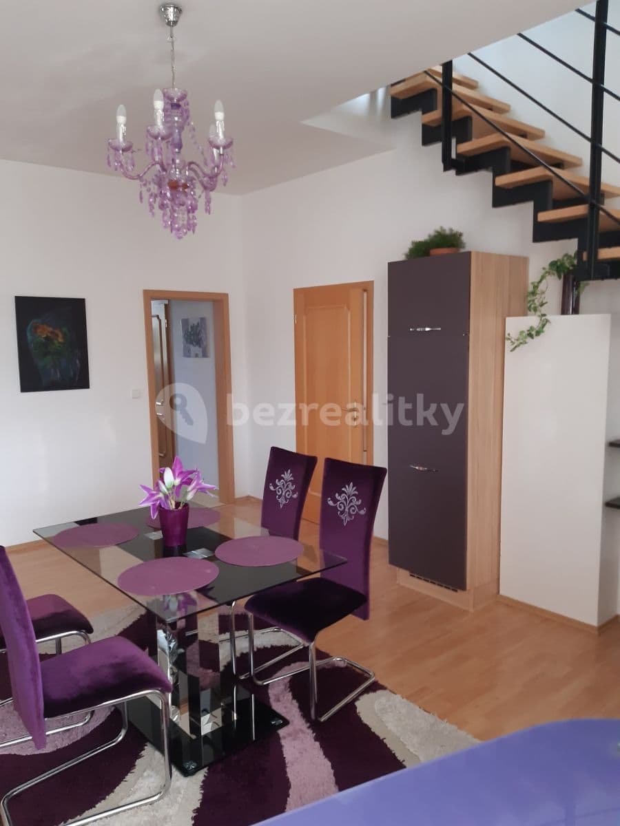Pronájem bytu 2+1 114 m², Pod Bučinou, Řitka, Středočeský kraj Pronájem bytu 2+1 114 m², Pod Bučinou, Řitka, Středočeský kraj