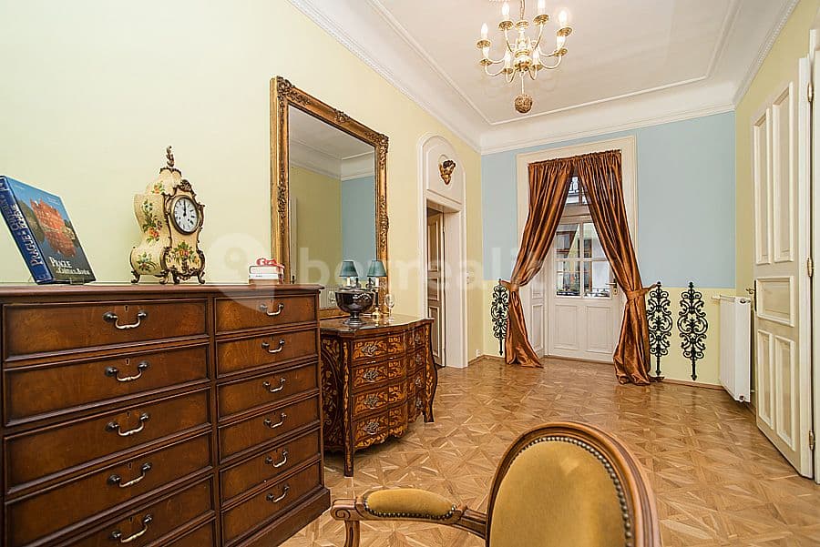 Pronájem bytu 4+1 90 m², Všehrdova, Praha, Praha Pronájem bytu 4+1 90 m², Všehrdova, Praha, Praha