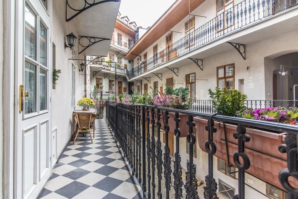 Pronájem bytu 4+1 90 m², Všehrdova, Praha, Praha Pronájem bytu 4+1 90 m², Všehrdova, Praha, Praha