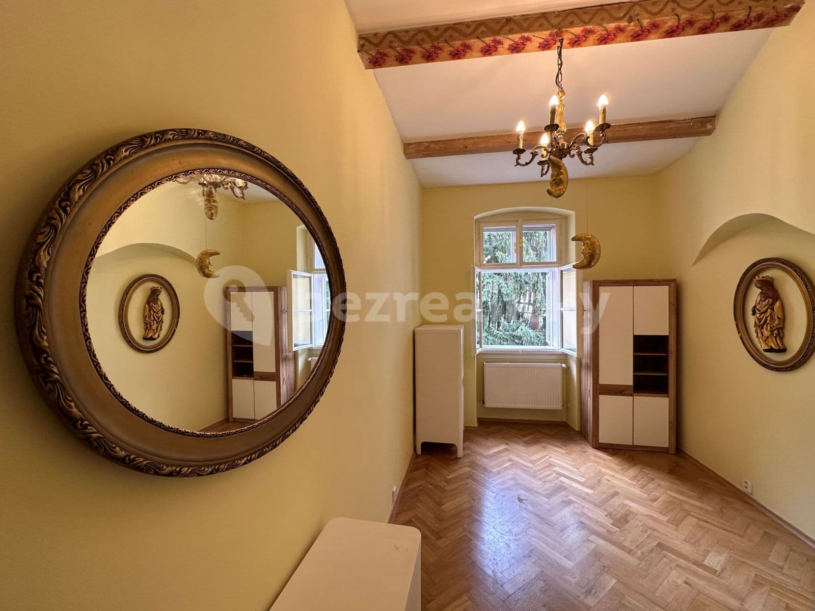 Pronájem bytu 4+1 90 m², Všehrdova, Praha, Praha Pronájem bytu 4+1 90 m², Všehrdova, Praha, Praha