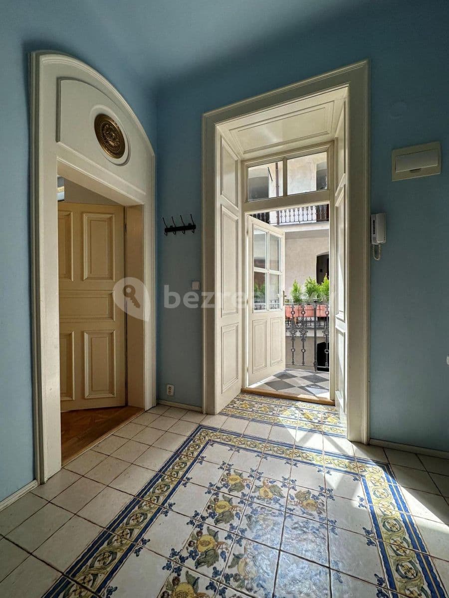 Pronájem bytu 4+1 90 m², Všehrdova, Praha, Praha Pronájem bytu 4+1 90 m², Všehrdova, Praha, Praha