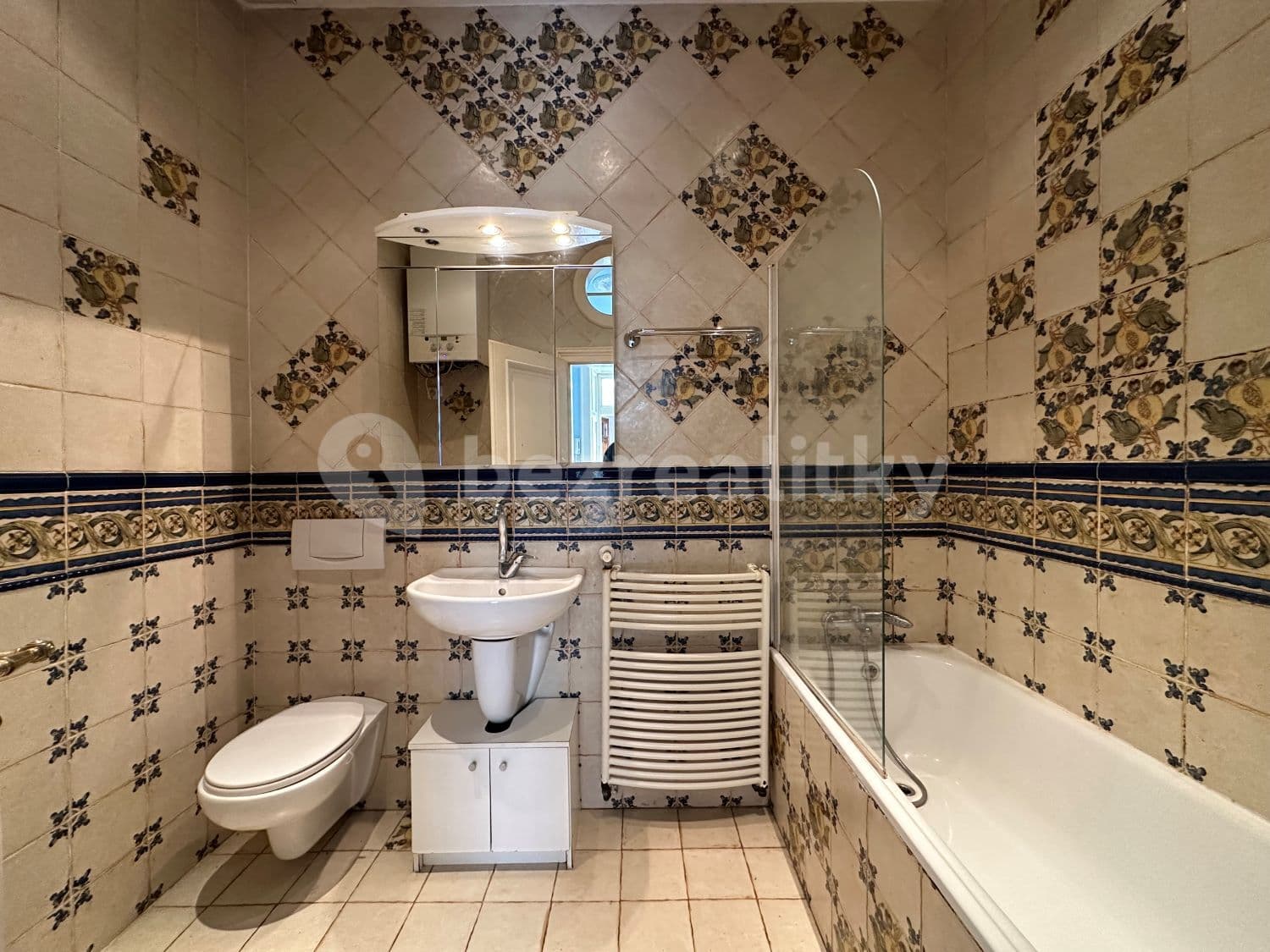 Pronájem bytu 4+1 90 m², Všehrdova, Praha, Praha Pronájem bytu 4+1 90 m², Všehrdova, Praha, Praha