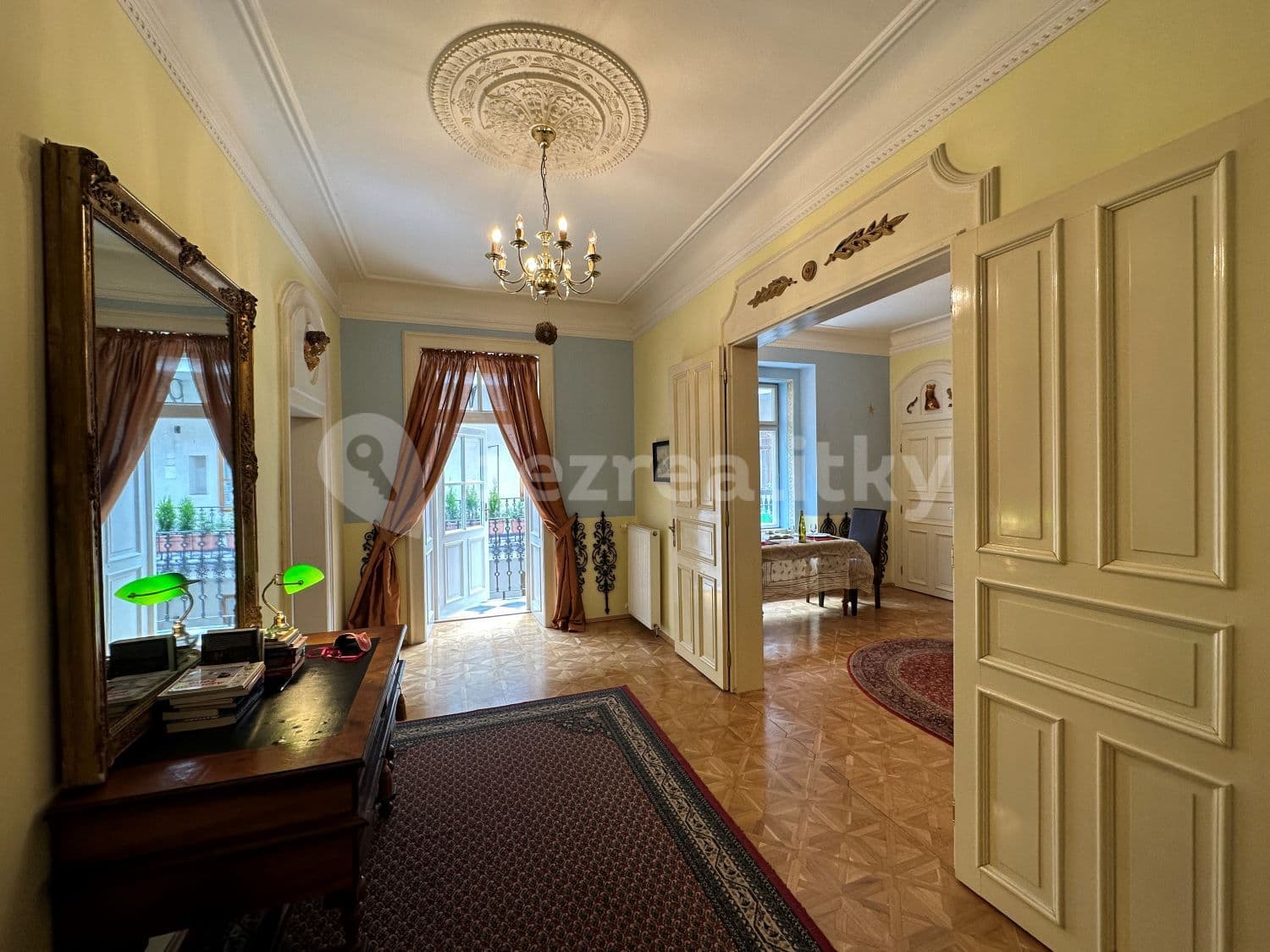 Pronájem bytu 4+1 90 m², Všehrdova, Praha, Praha Pronájem bytu 4+1 90 m², Všehrdova, Praha, Praha