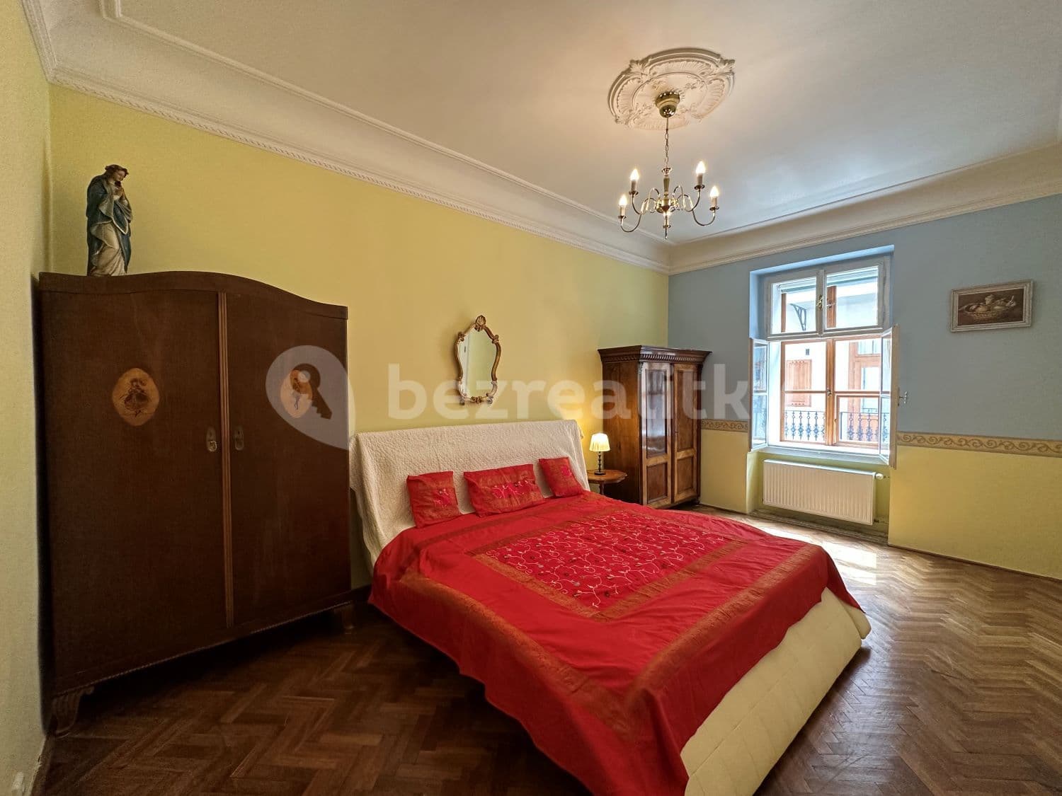 Pronájem bytu 4+1 90 m², Všehrdova, Praha, Praha Pronájem bytu 4+1 90 m², Všehrdova, Praha, Praha