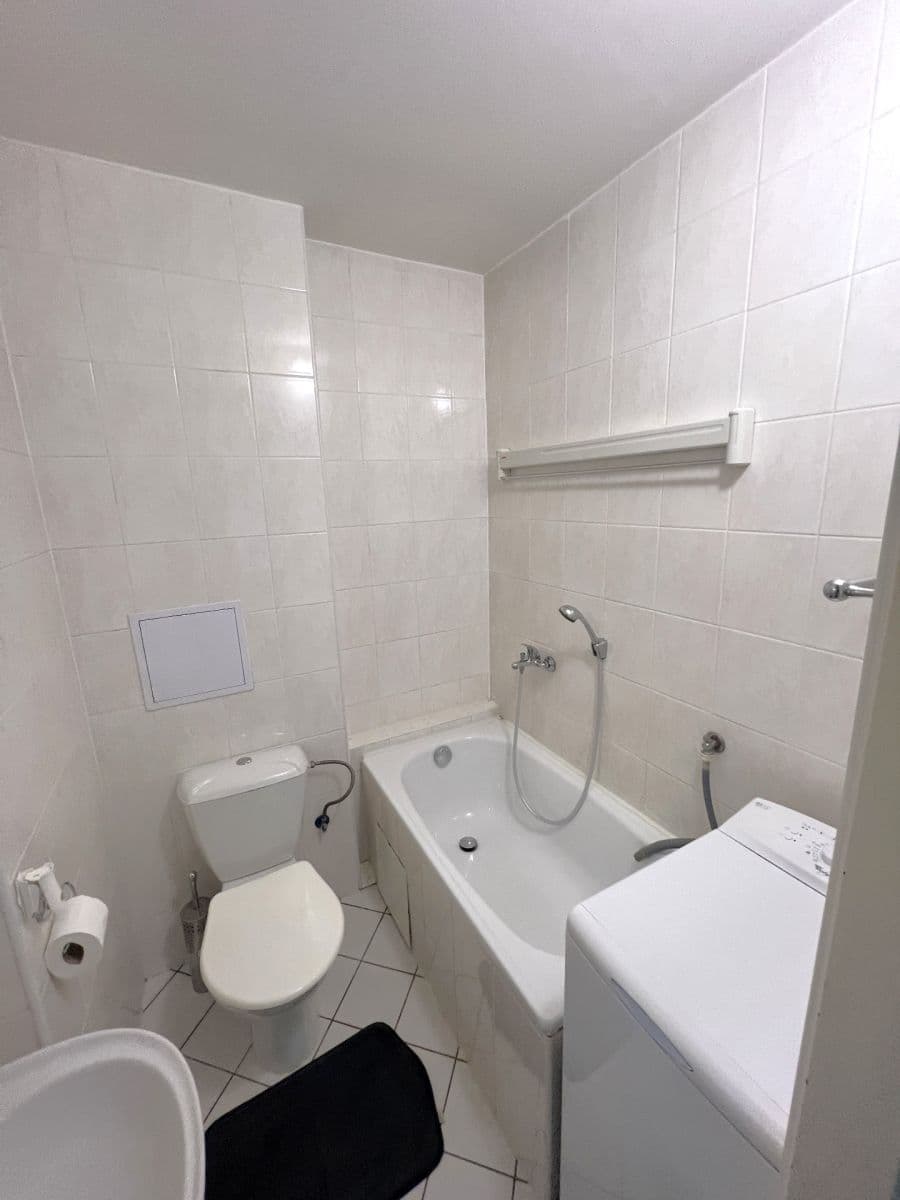 Pronájem bytu 1+1 30 m², Křivoklátská, Praha, Praha Pronájem bytu 1+1 30 m², Křivoklátská, Praha, Praha