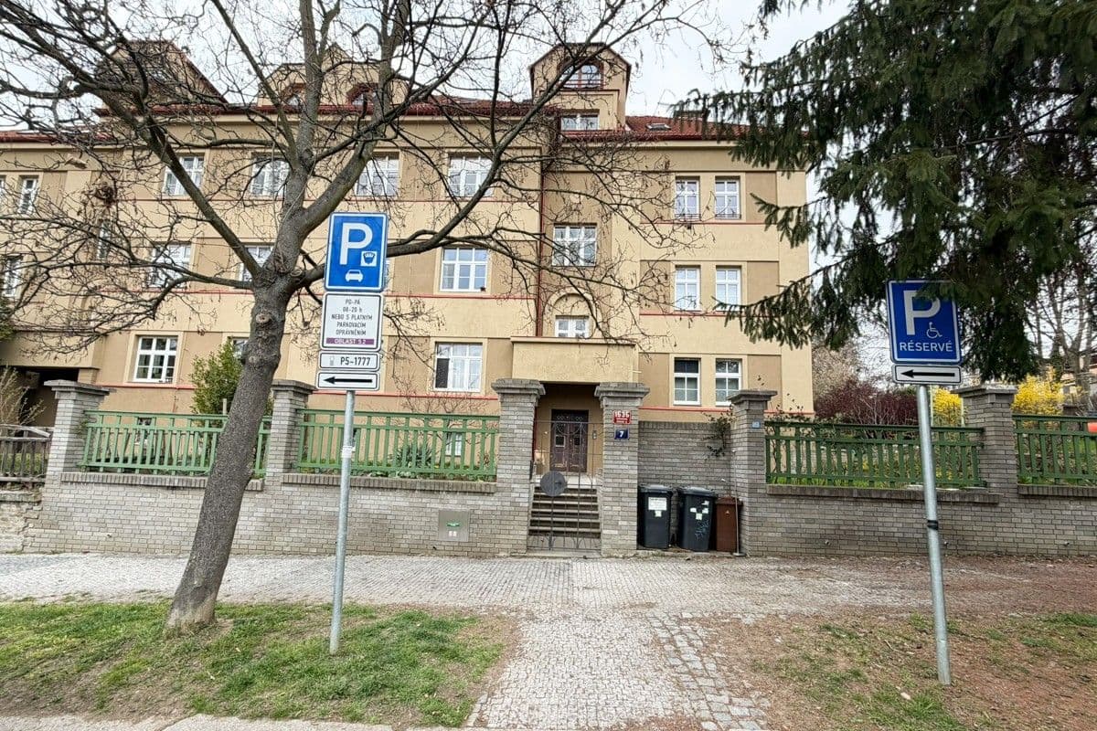 Pronájem bytu 2+1 60 m², U Okrouhlíku, Praha, Praha Pronájem bytu 2+1 60 m², U Okrouhlíku, Praha, Praha