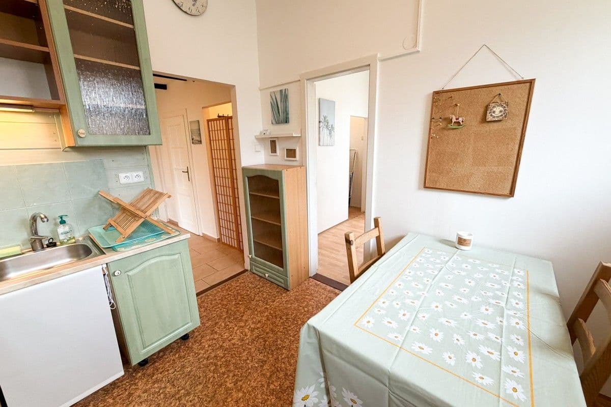 Pronájem bytu 2+1 60 m², U Okrouhlíku, Praha, Praha Pronájem bytu 2+1 60 m², U Okrouhlíku, Praha, Praha