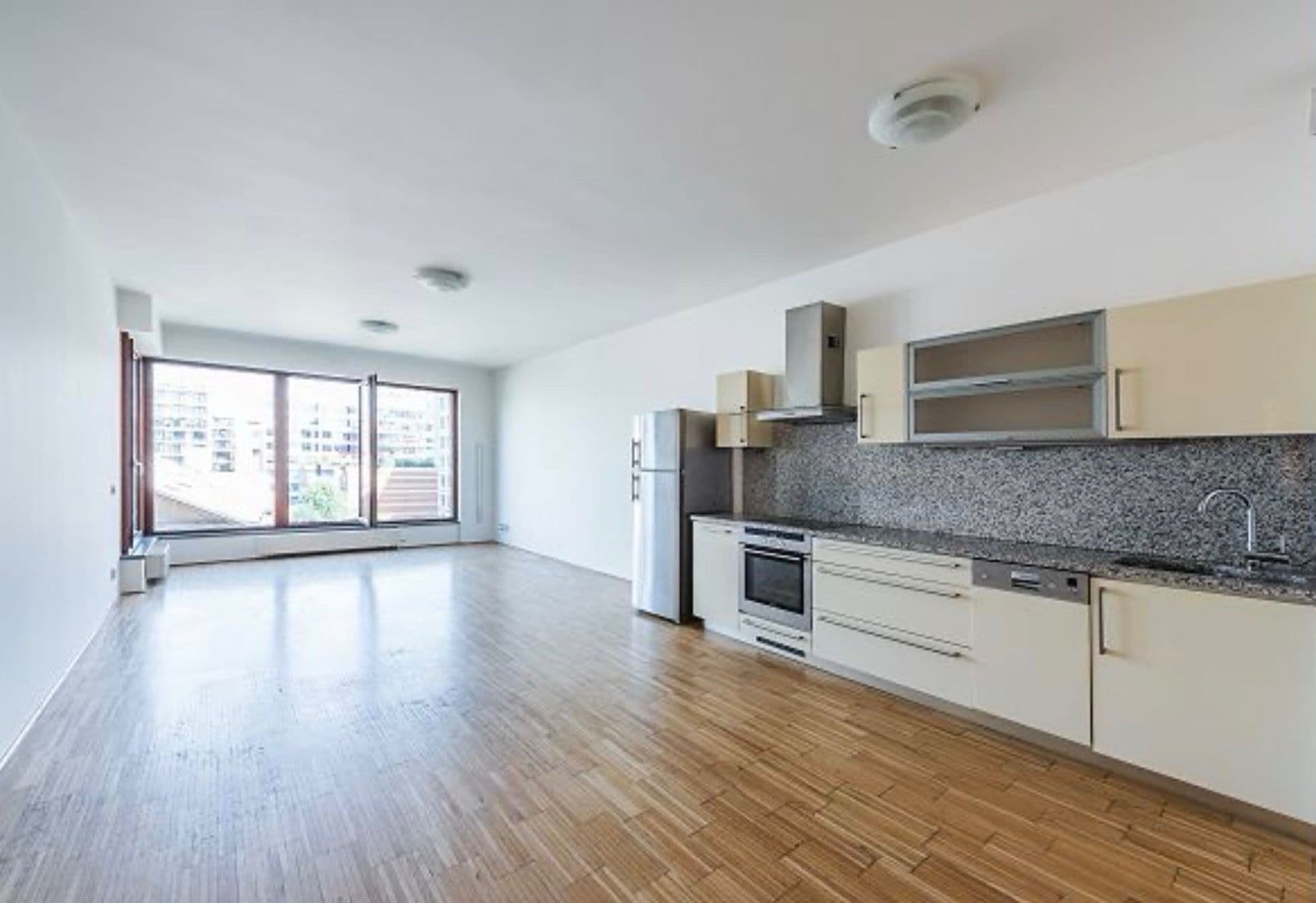 Pronájem bytu 2+kk 73 m², Rohanské nábřeží, Praha, Praha Pronájem bytu 2+kk 73 m², Rohanské nábřeží, Praha, Praha