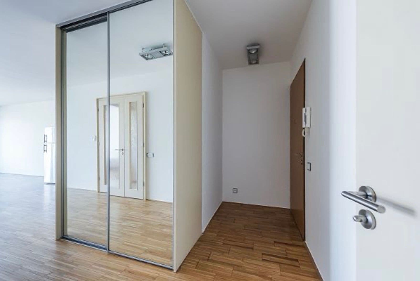 Pronájem bytu 2+kk 73 m², Rohanské nábřeží, Praha, Praha Pronájem bytu 2+kk 73 m², Rohanské nábřeží, Praha, Praha