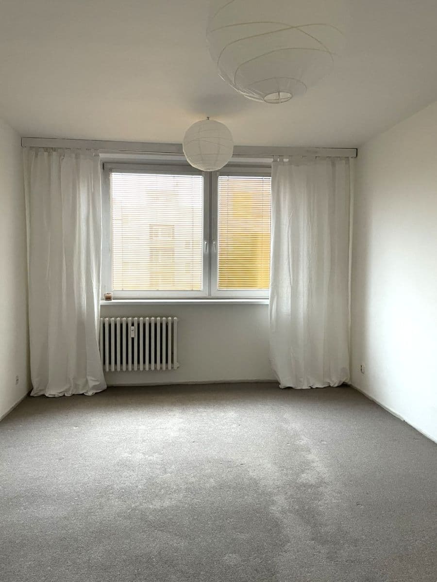 Pronájem bytu 1+1 35 m², Dlouhá, Zlín, Zlínský kraj Pronájem bytu 1+1 35 m², Dlouhá, Zlín, Zlínský kraj