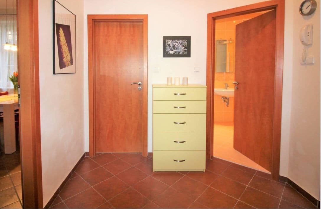 Pronájem bytu 2+1 68 m², U Okrouhlíku, Praha, Praha Pronájem bytu 2+1 68 m², U Okrouhlíku, Praha, Praha