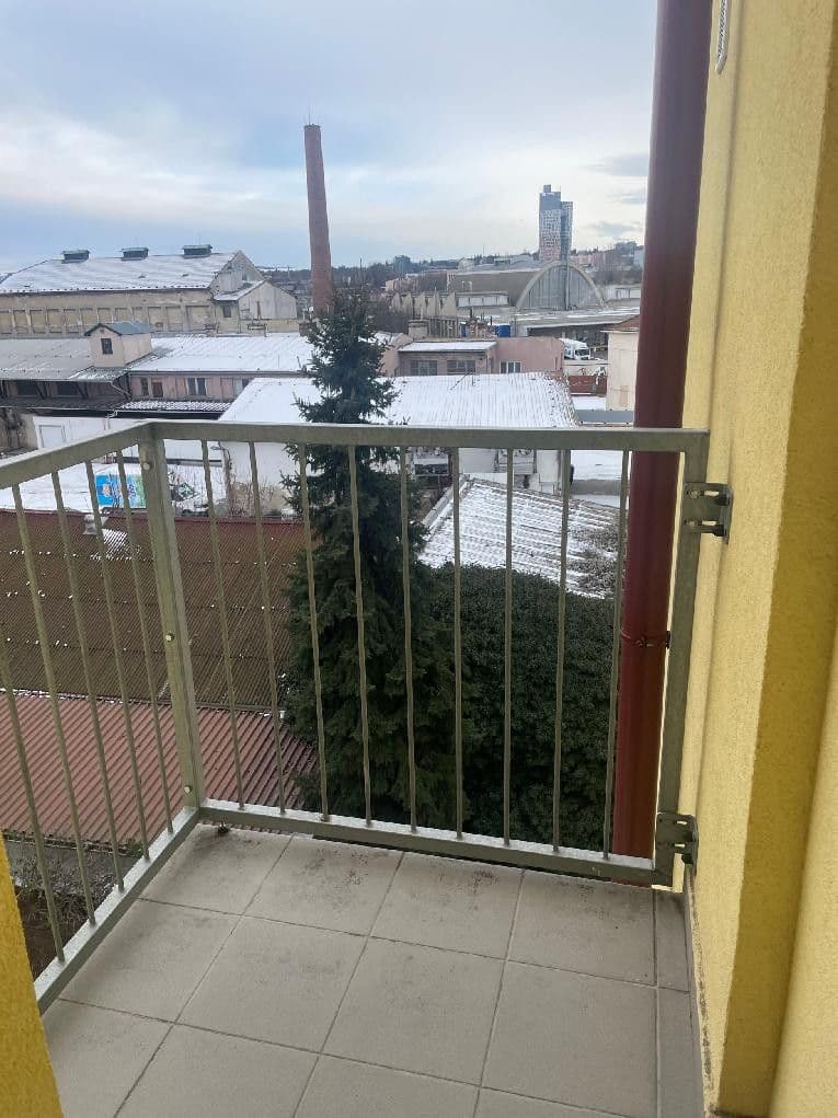 Pronájem bytu 1+1 35 m², Komárovská, Brno, Jihomoravský kraj Pronájem bytu 1+1 35 m², Komárovská, Brno, Jihomoravský kraj