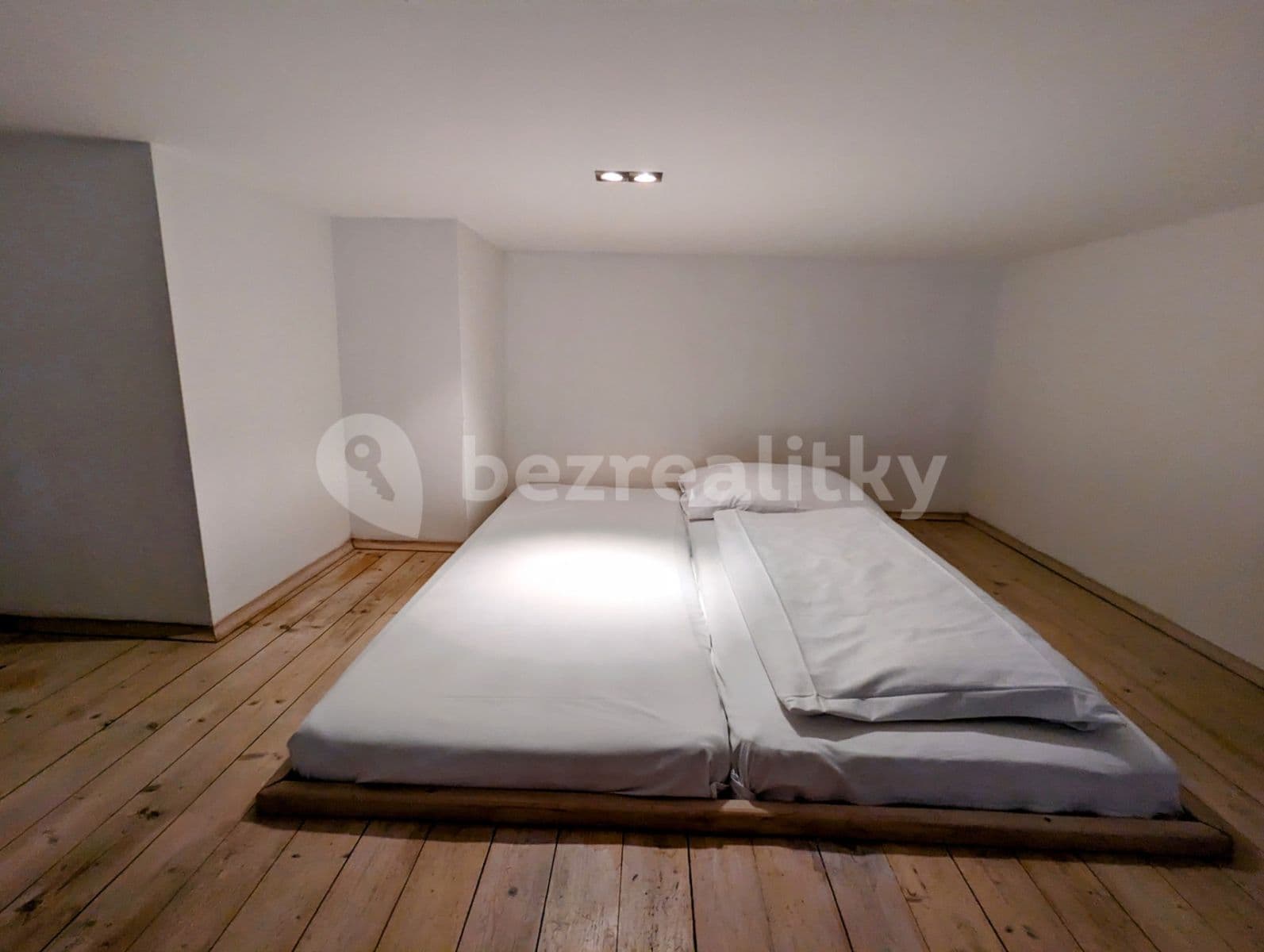 Pronájem bytu 1+kk 36 m², Špitálská, Hradec Králové, Královéhradecký kraj Pronájem bytu 1+kk 36 m², Špitálská, Hradec Králové, Královéhradecký kraj