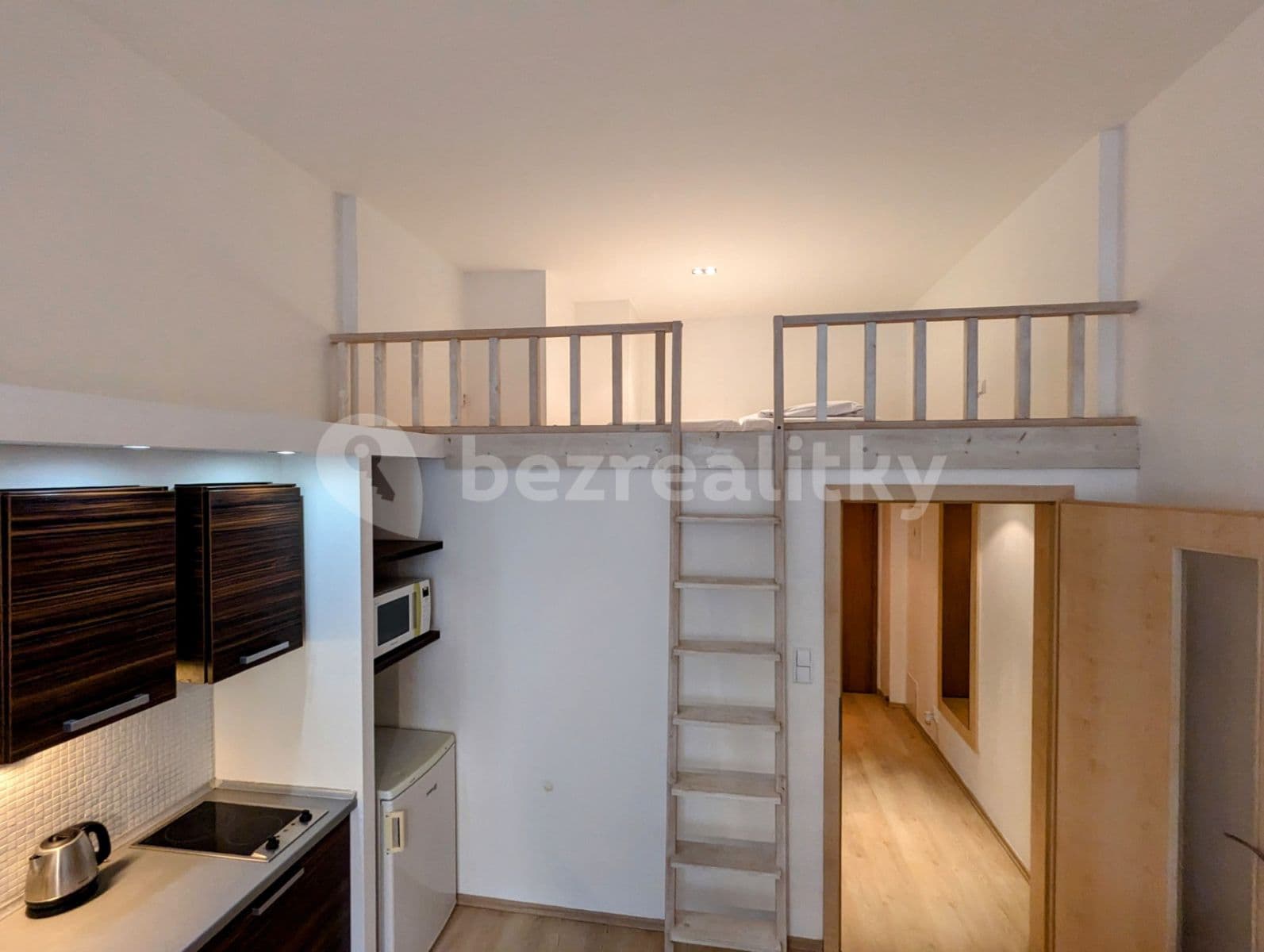 Pronájem bytu 1+kk 36 m², Špitálská, Hradec Králové, Královéhradecký kraj Pronájem bytu 1+kk 36 m², Špitálská, Hradec Králové, Královéhradecký kraj