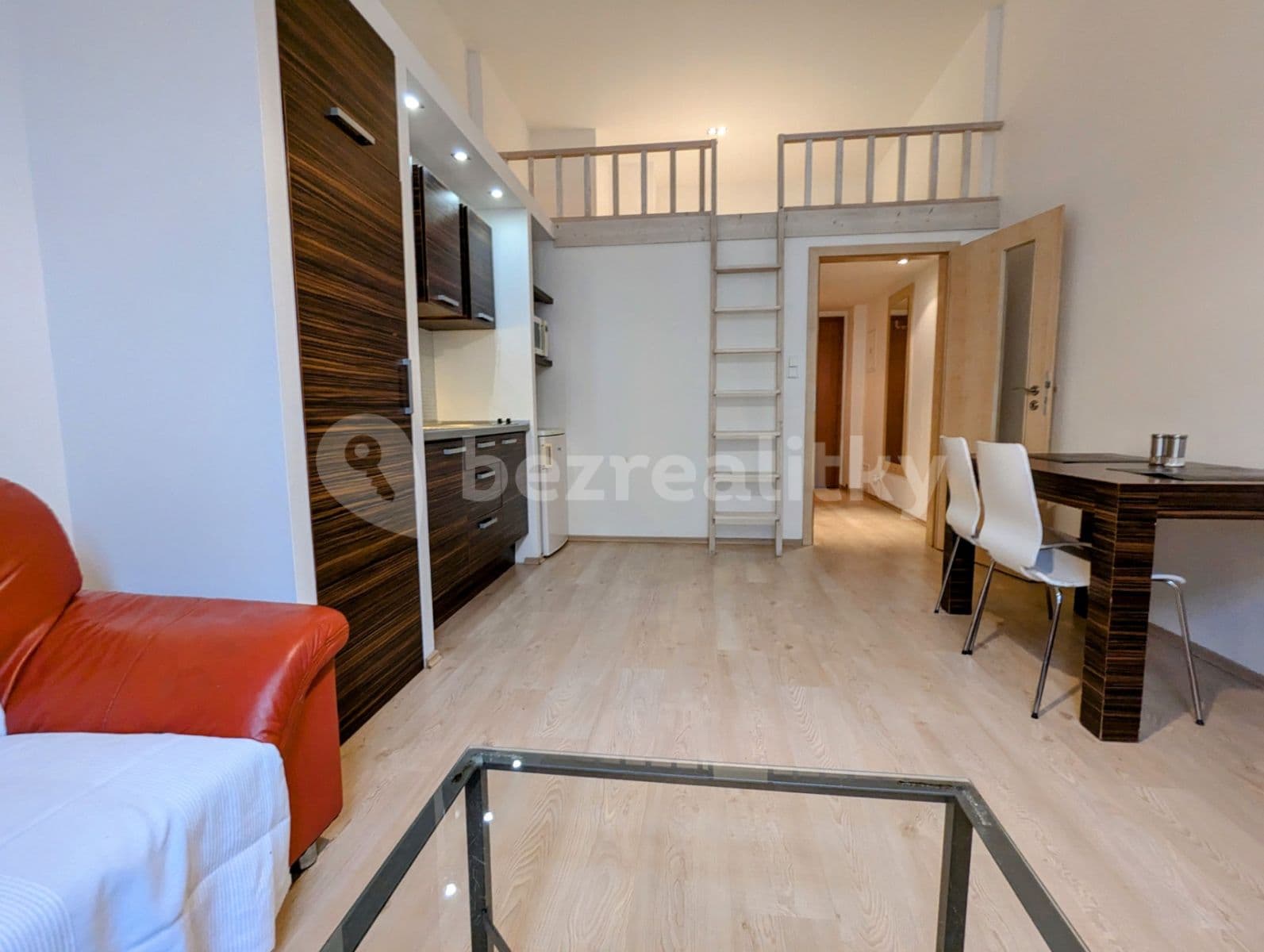Pronájem bytu 1+kk 36 m², Špitálská, Hradec Králové, Královéhradecký kraj Pronájem bytu 1+kk 36 m², Špitálská, Hradec Králové, Královéhradecký kraj
