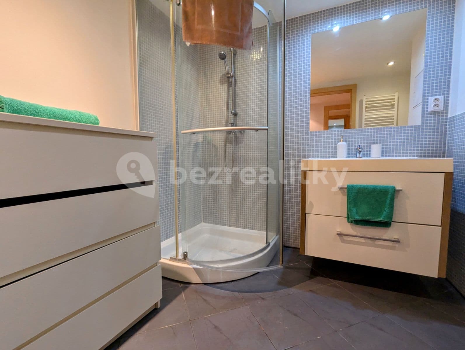 Pronájem bytu 1+kk 36 m², Špitálská, Hradec Králové, Královéhradecký kraj Pronájem bytu 1+kk 36 m², Špitálská, Hradec Králové, Královéhradecký kraj