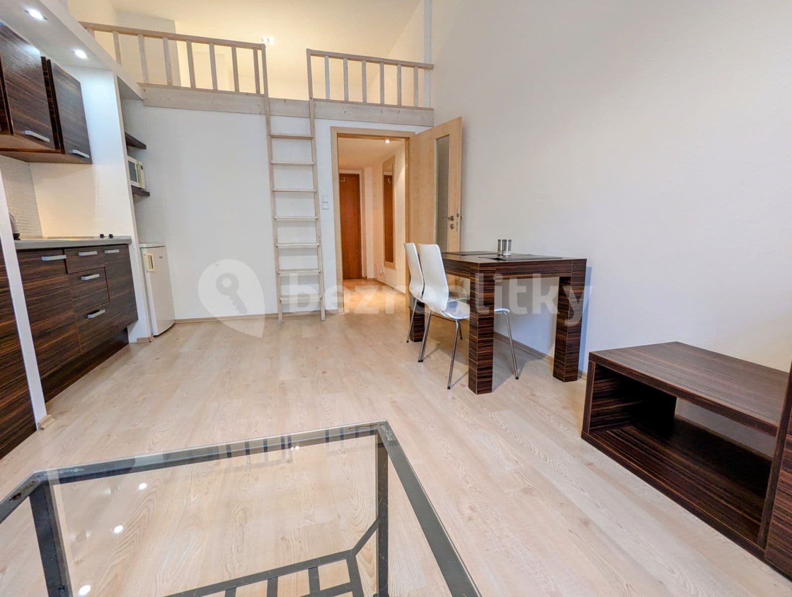 Pronájem bytu 1+kk 36 m², Špitálská, Hradec Králové, Královéhradecký kraj Pronájem bytu 1+kk 36 m², Špitálská, Hradec Králové, Královéhradecký kraj