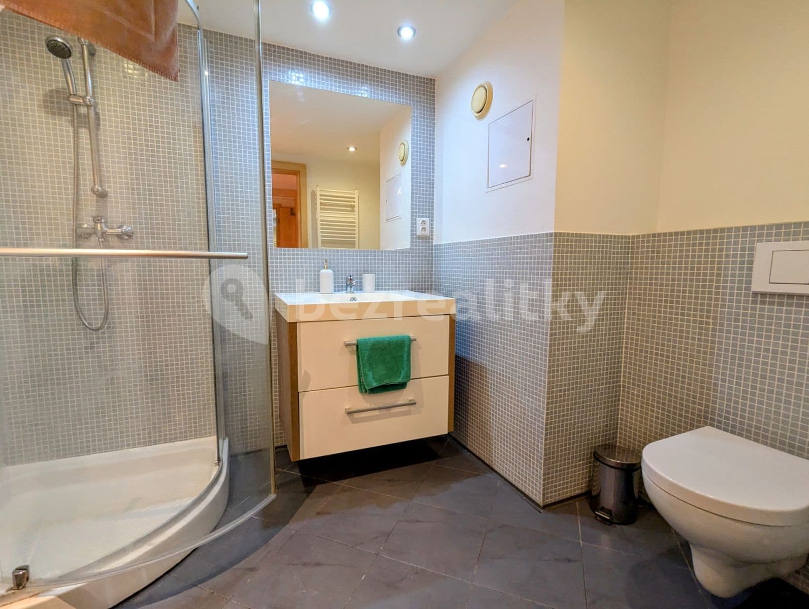 Pronájem bytu 1+kk 36 m², Špitálská, Hradec Králové, Královéhradecký kraj Pronájem bytu 1+kk 36 m², Špitálská, Hradec Králové, Královéhradecký kraj