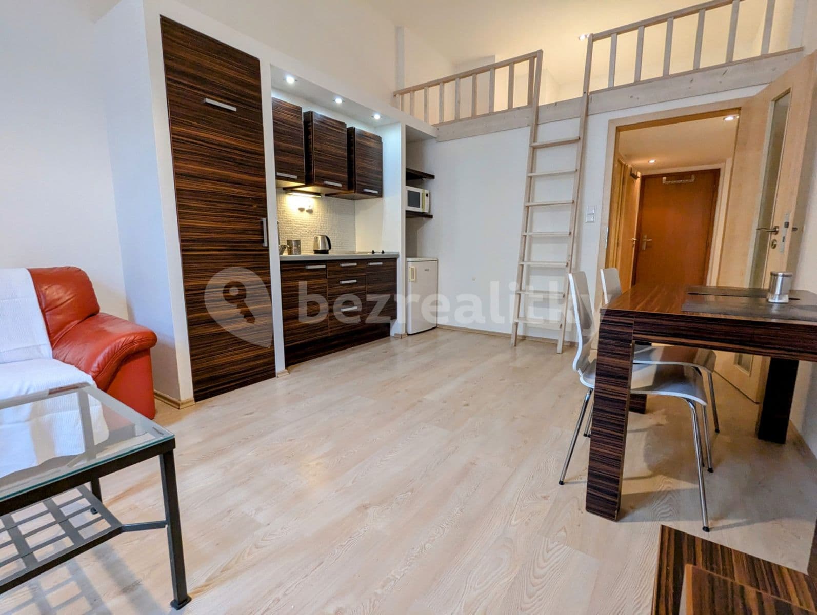 Pronájem bytu 1+kk 36 m², Špitálská, Hradec Králové, Královéhradecký kraj Pronájem bytu 1+kk 36 m², Špitálská, Hradec Králové, Královéhradecký kraj