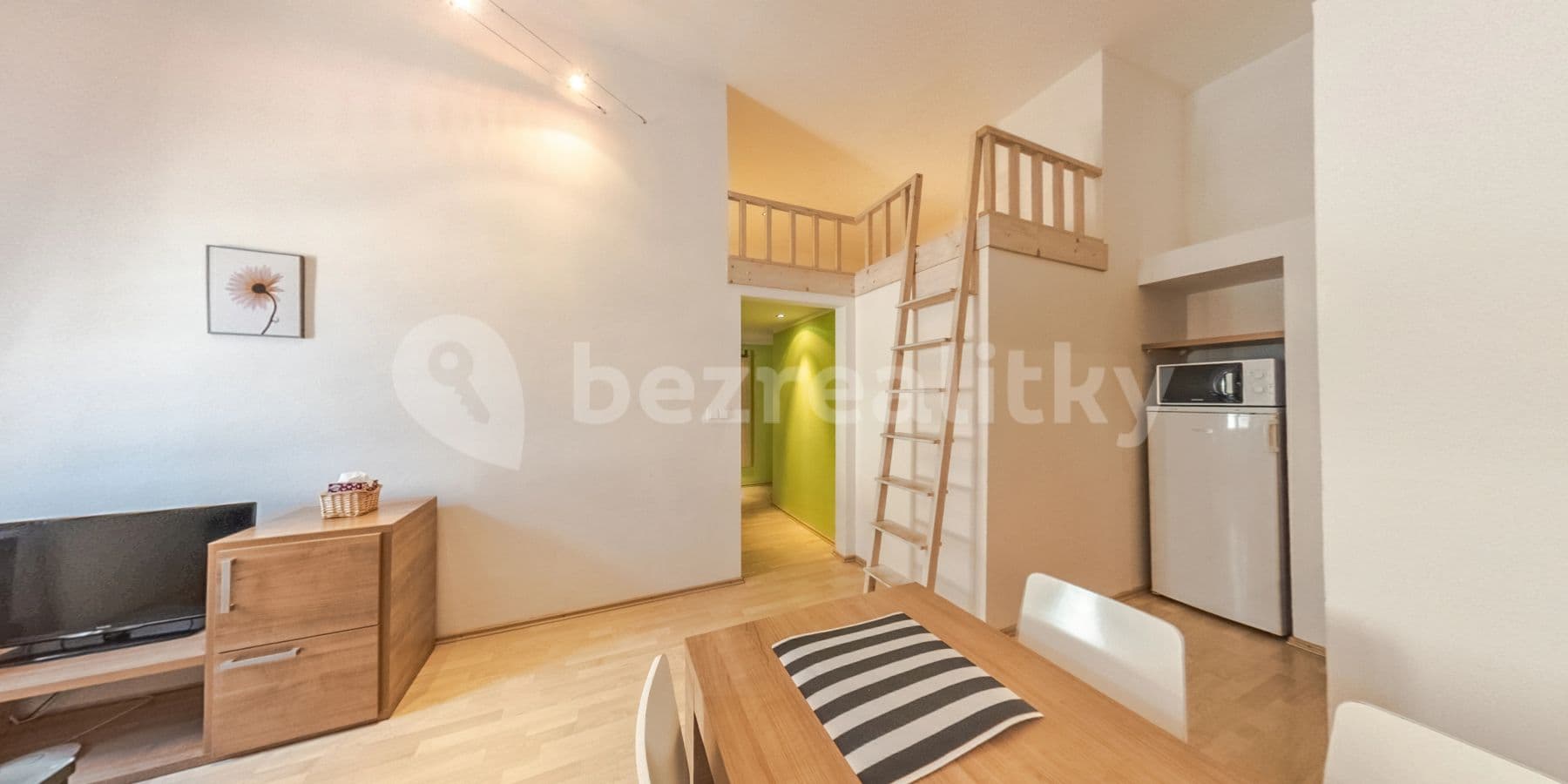 Pronájem bytu 2+kk 40 m², Špitálská, Hradec Králové, Královéhradecký kraj Pronájem bytu 2+kk 40 m², Špitálská, Hradec Králové, Královéhradecký kraj