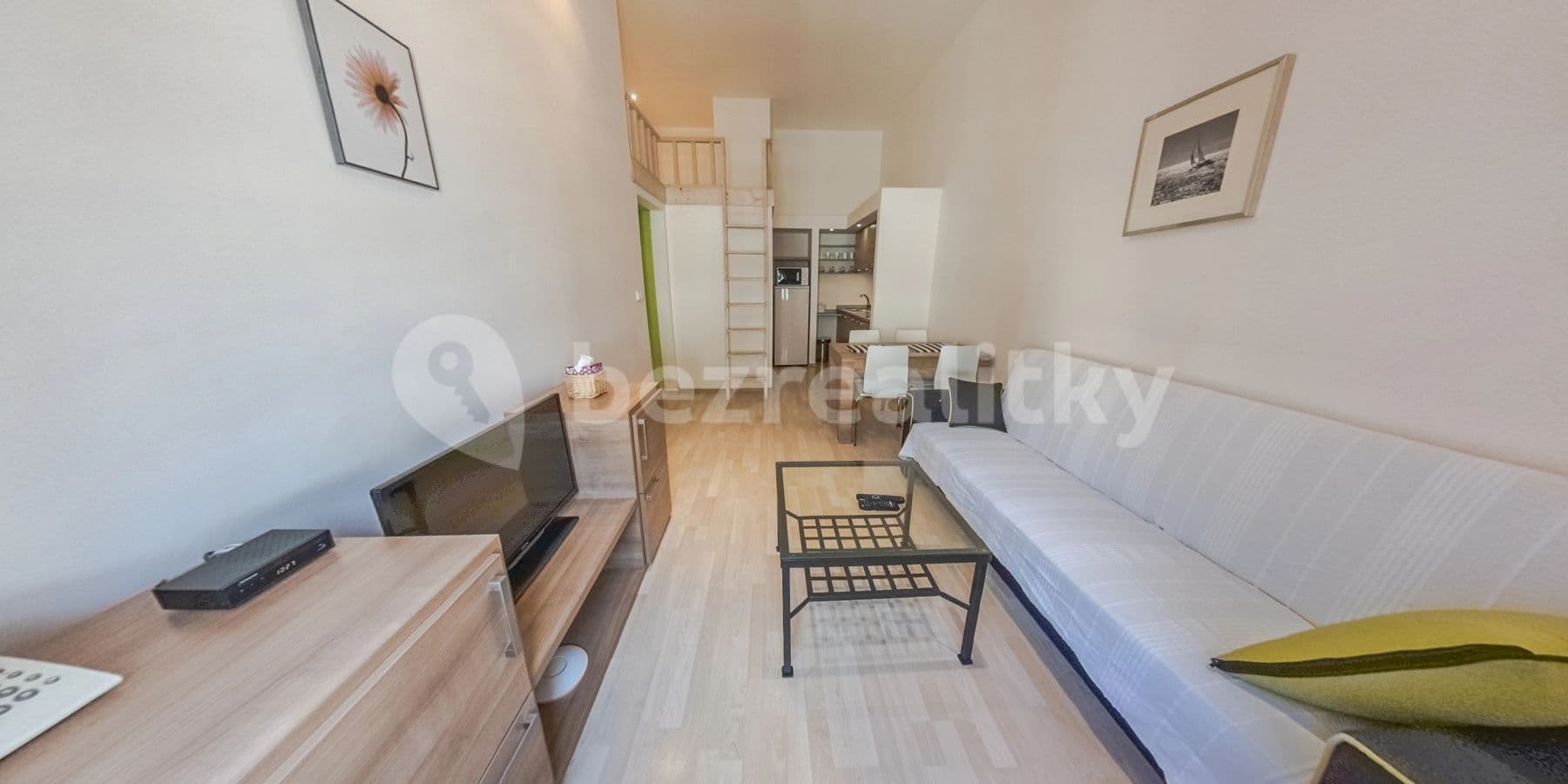 Pronájem bytu 2+kk 40 m², Špitálská, Hradec Králové, Královéhradecký kraj Pronájem bytu 2+kk 40 m², Špitálská, Hradec Králové, Královéhradecký kraj