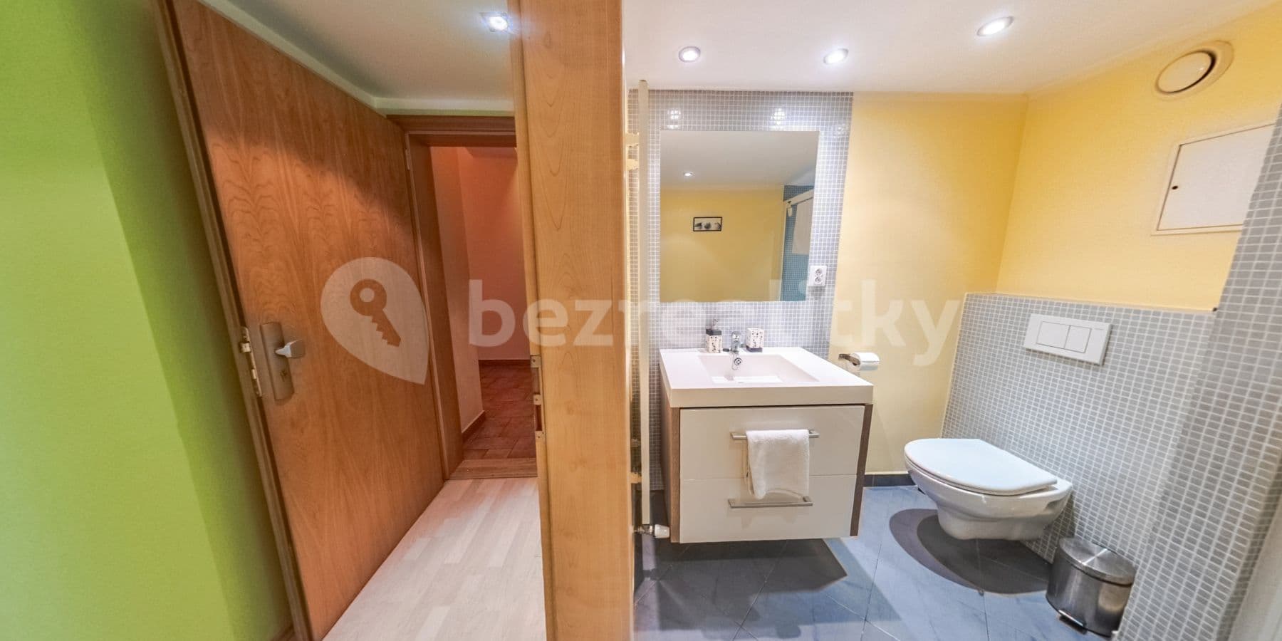 Pronájem bytu 2+kk 40 m², Špitálská, Hradec Králové, Královéhradecký kraj Pronájem bytu 2+kk 40 m², Špitálská, Hradec Králové, Královéhradecký kraj