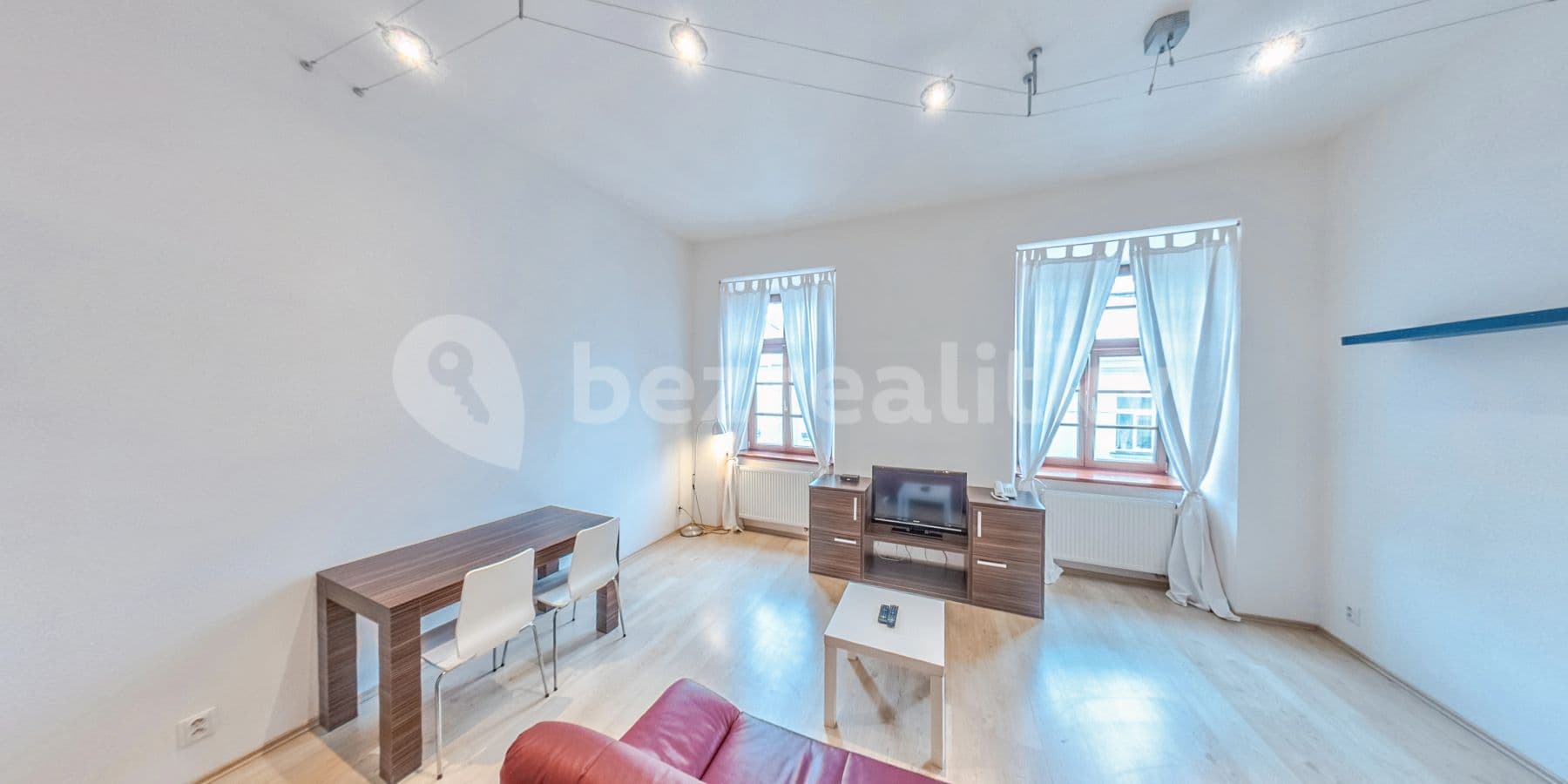 Pronájem bytu 1+kk 50 m², Špitálská, Hradec Králové, Královéhradecký kraj Pronájem bytu 1+kk 50 m², Špitálská, Hradec Králové, Královéhradecký kraj