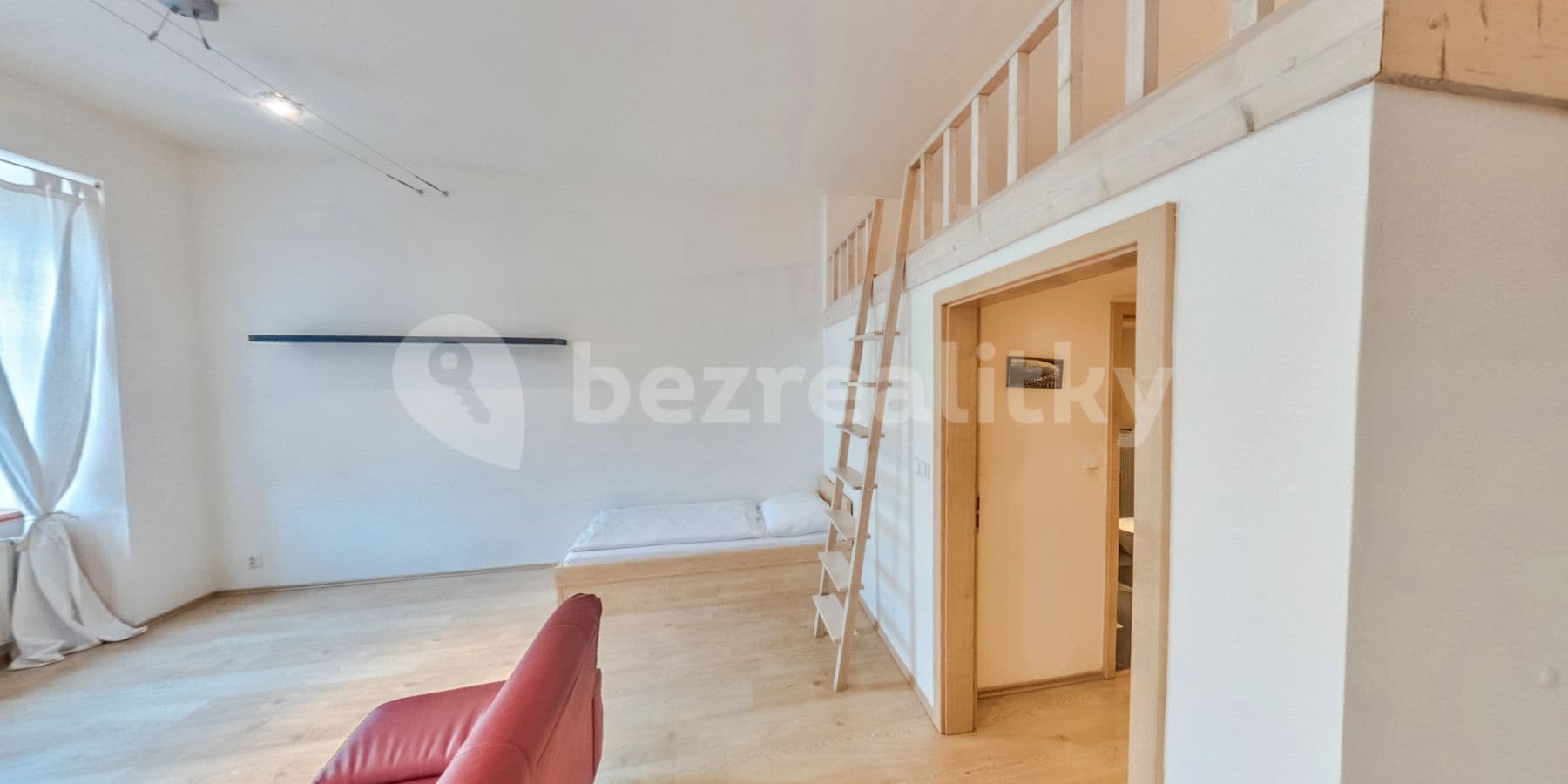 Pronájem bytu 1+kk 50 m², Špitálská, Hradec Králové, Královéhradecký kraj Pronájem bytu 1+kk 50 m², Špitálská, Hradec Králové, Královéhradecký kraj